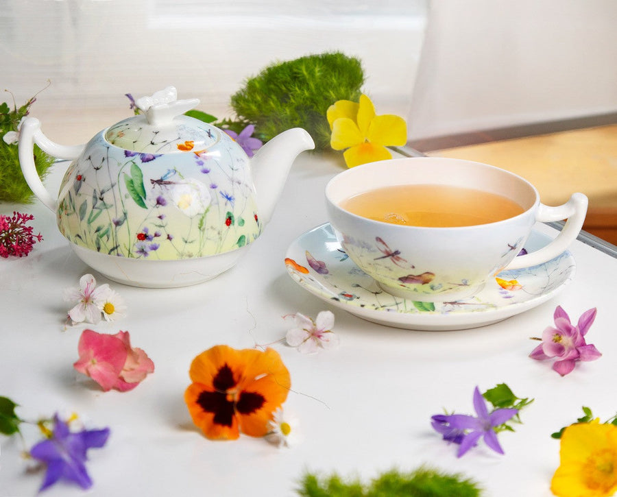 Tea-for-one Sets mit blumigem Teekanne und Tasse, ideal für entspannende Teestunden.