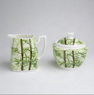 Bamboo Milchkännchen und Zuckertopf aus Bone China mit feinem Bambusdesign.